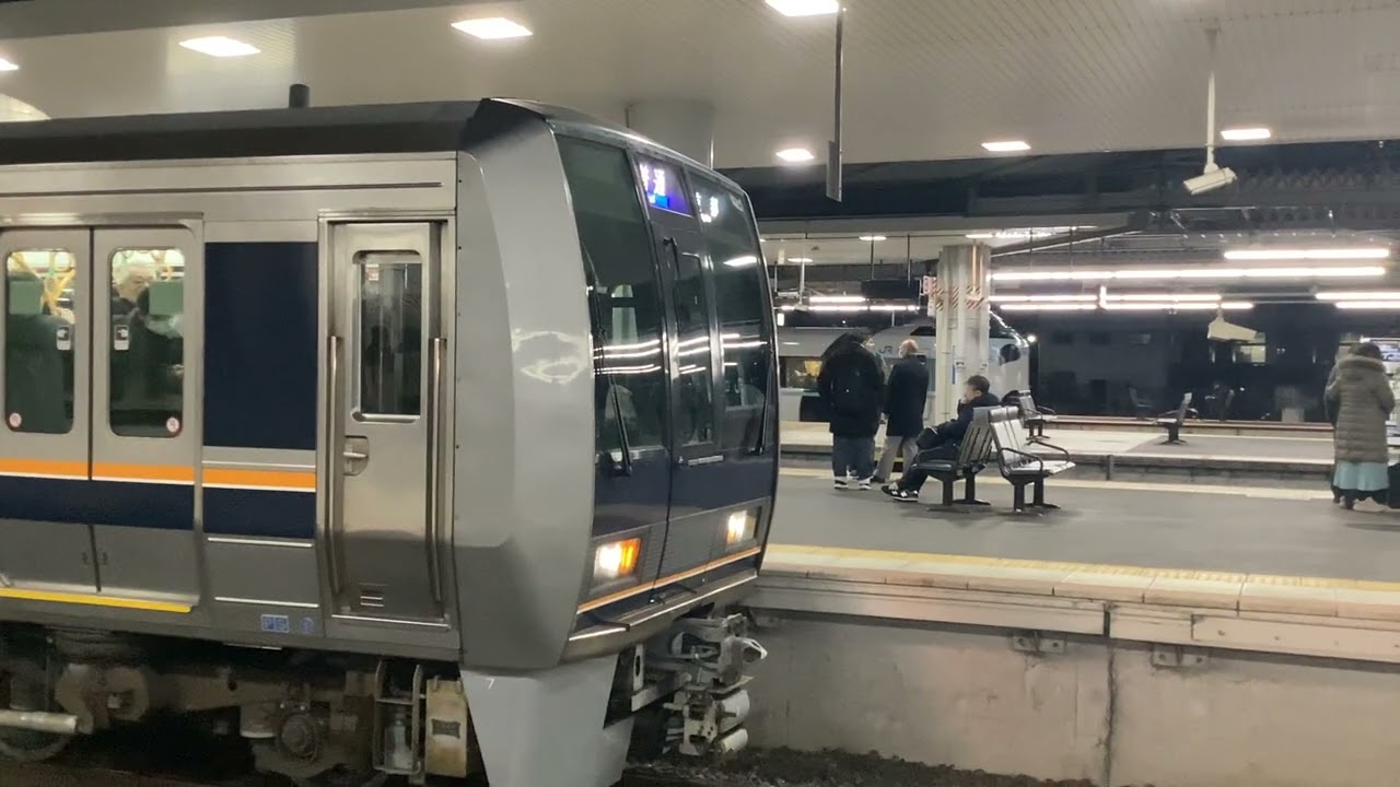 207系1000番台部分リニューアルS25+T7普通西明石・オールリニューアルS42+Z6普通京都離合