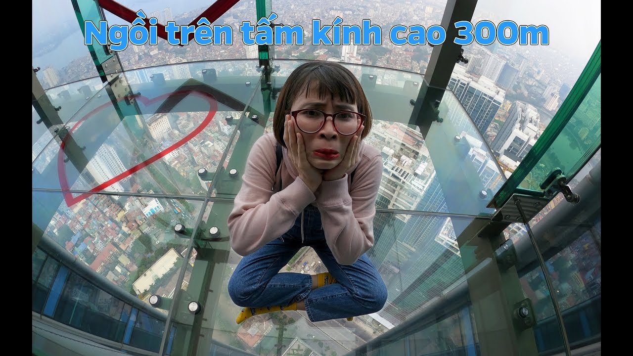 Hoảng Hốt Khi Đi Trên Tấm Kính Cao 300 Mét