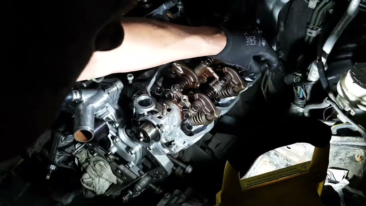 Montando culata al bloque motor 6g72