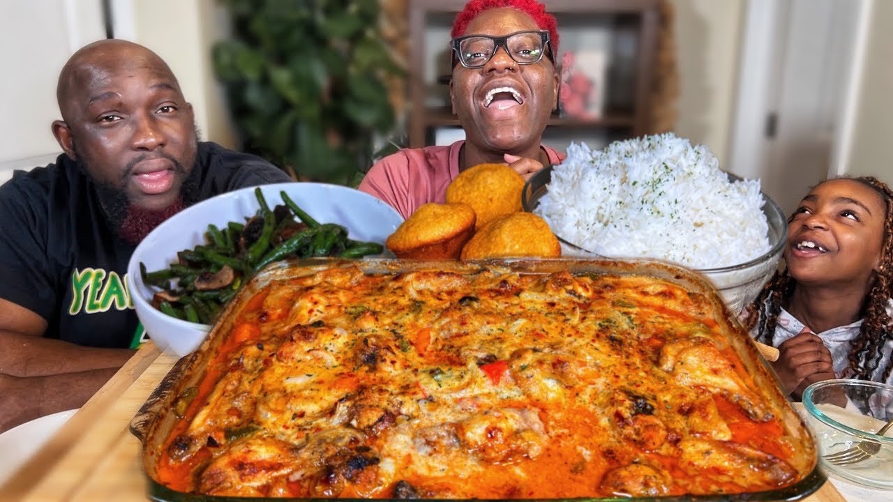 I MADE 'SMOTHERED CHICKEN & RICE W/ CORN BREAD MUFFINS| RECIPE| MUKBANG EATING SHOW!