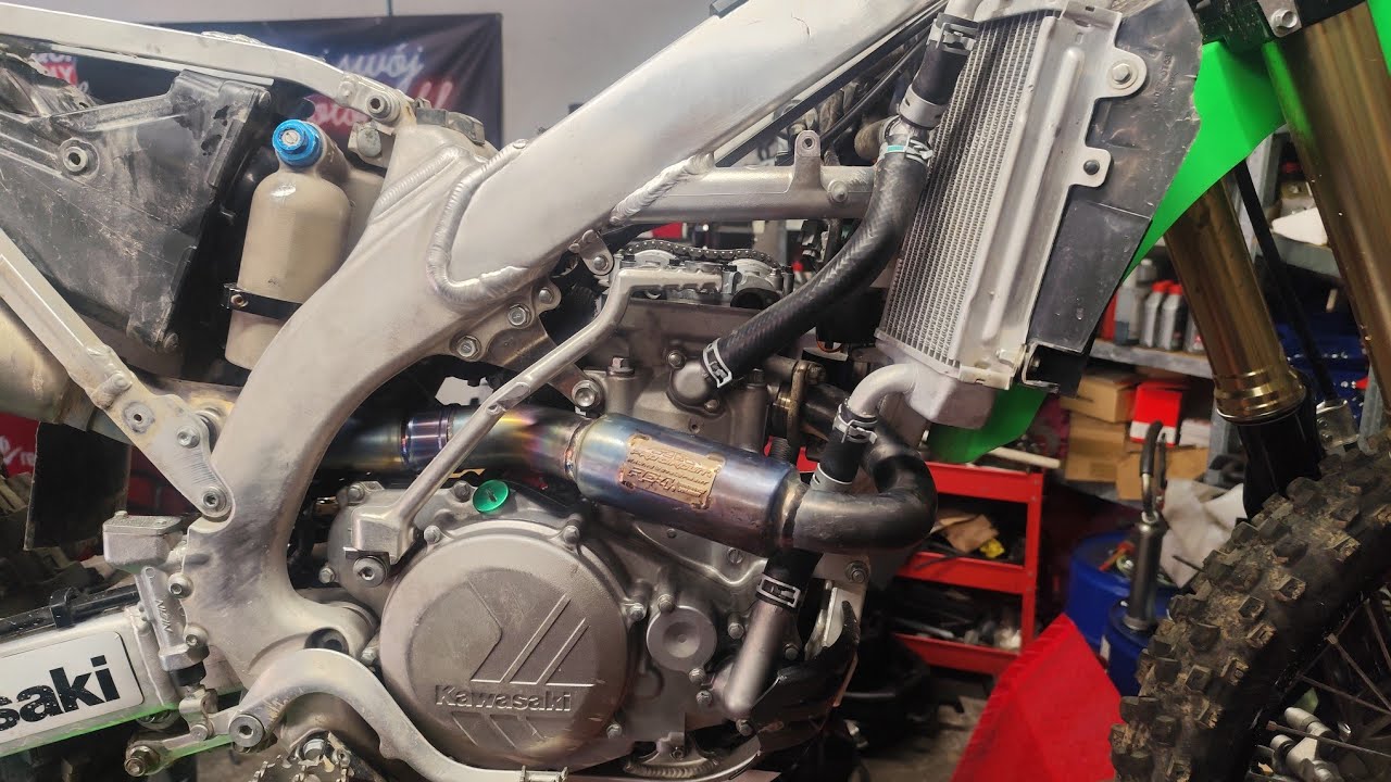 Kawasaki KXF 450, wymiana tłoka, zaworów oraz rozrządu.