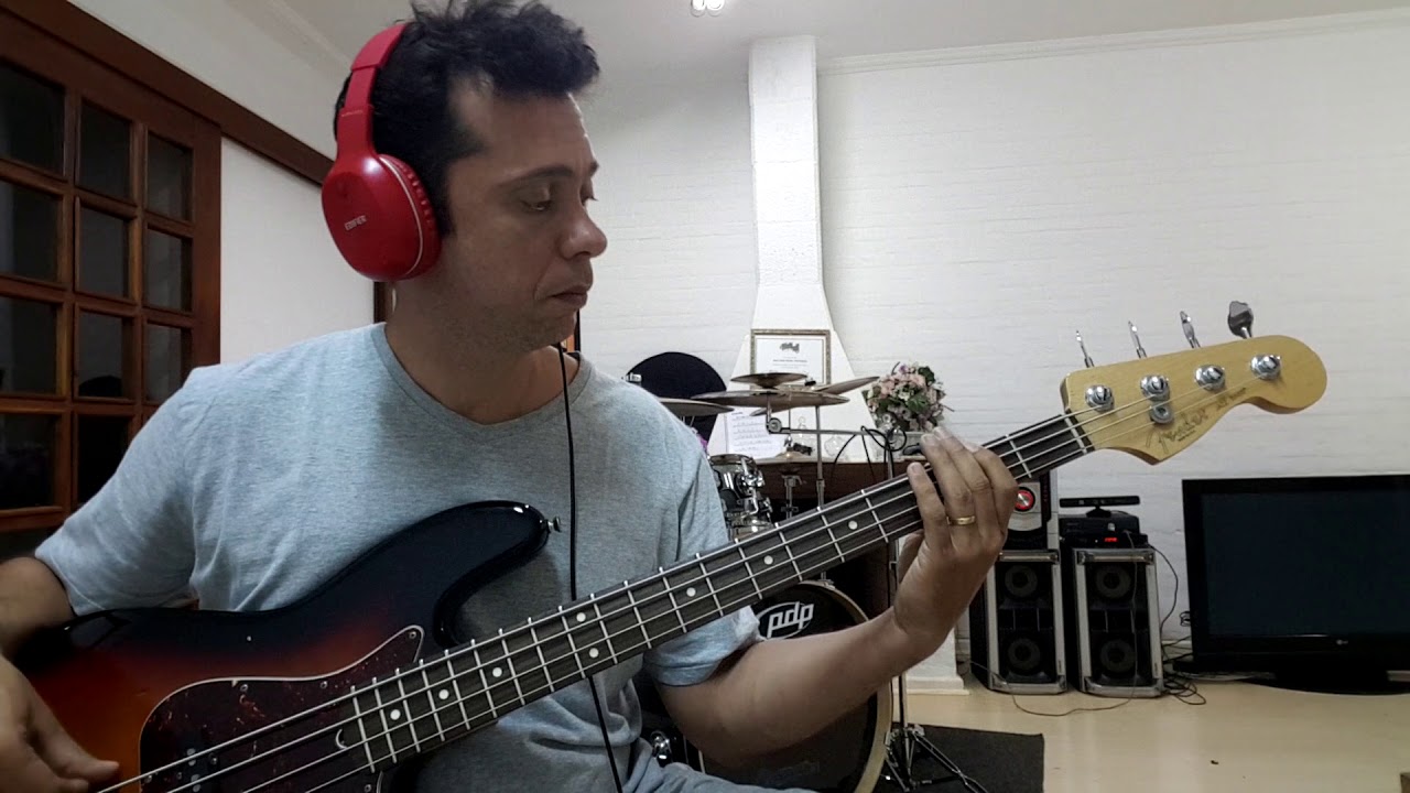 Cover baixo o hino Aline barros