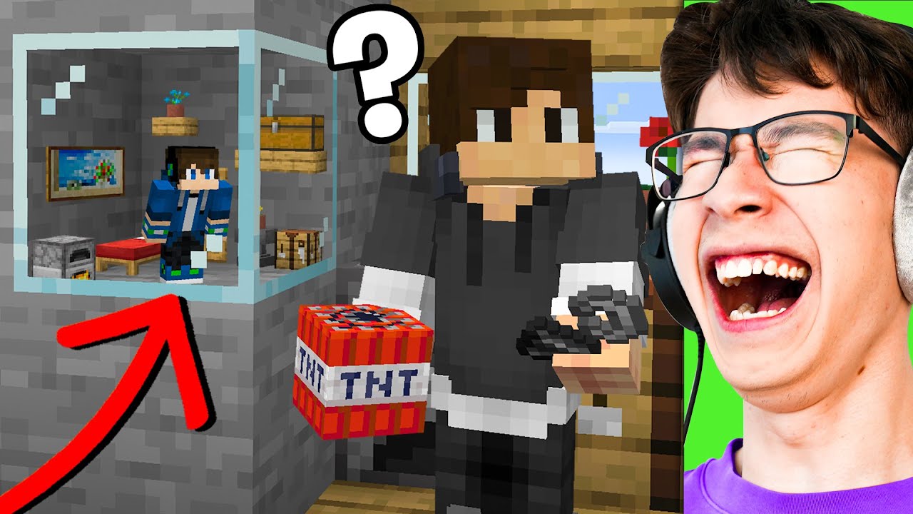 I Fooled My Friend with a TINY Secret Base in Minecraft