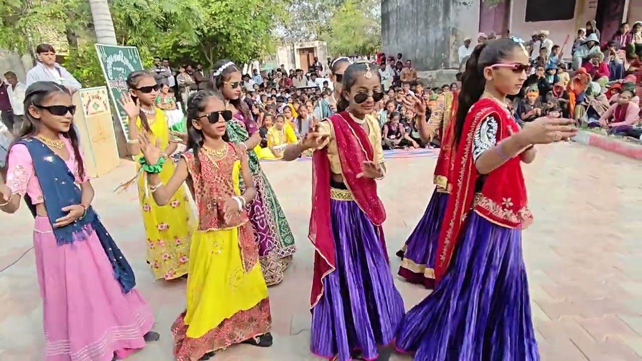 હે રતન હલકારો .. હલકારો (ગીત ડાન્સ)(પ્રજાસત્તાક દિન ) ભટામલ નાની પ્રાથમિક શાળા 