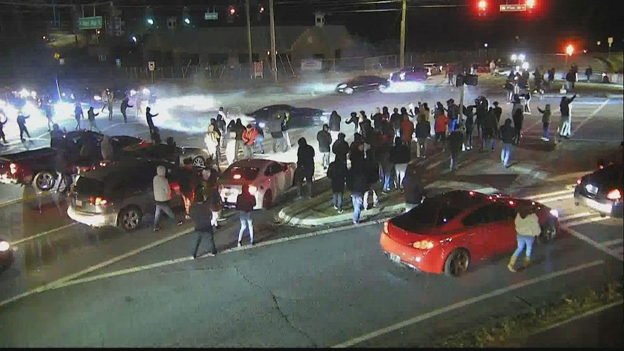 Drivers illegally laying drag at Duluth intersection caught on camera, police issue warrants