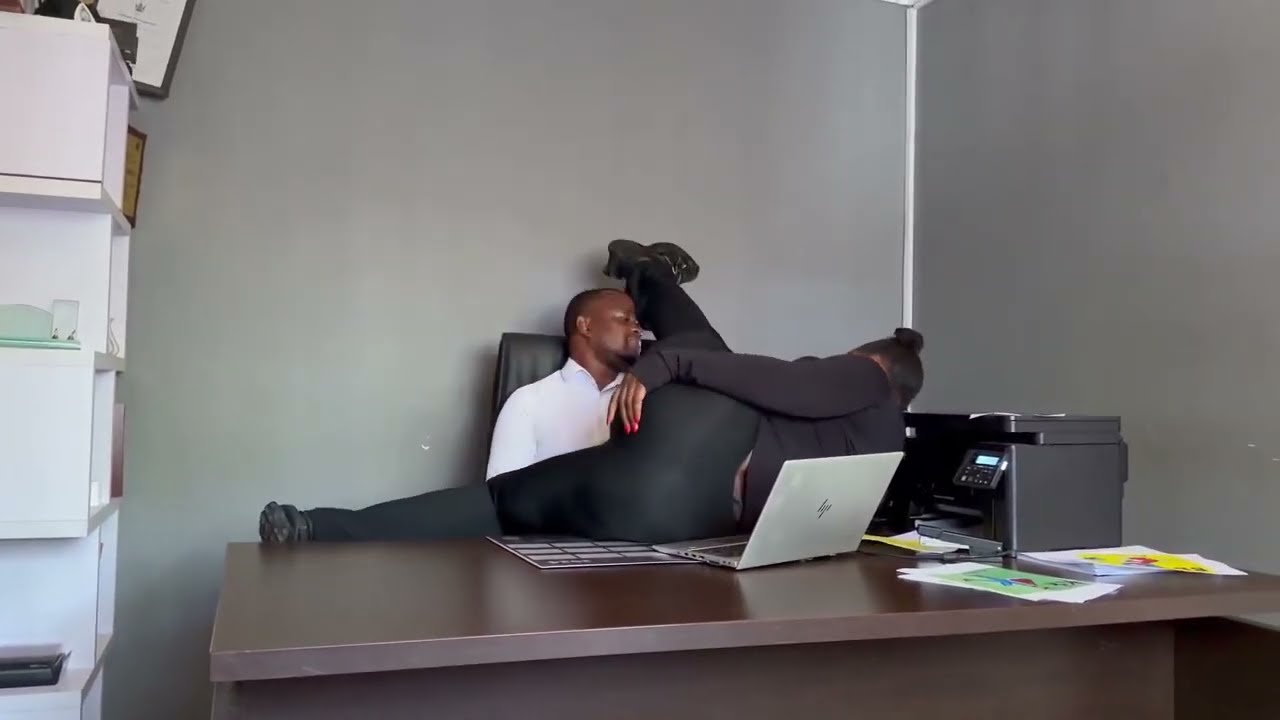 Madam Boss Voenda Kubasa KwaMhofela