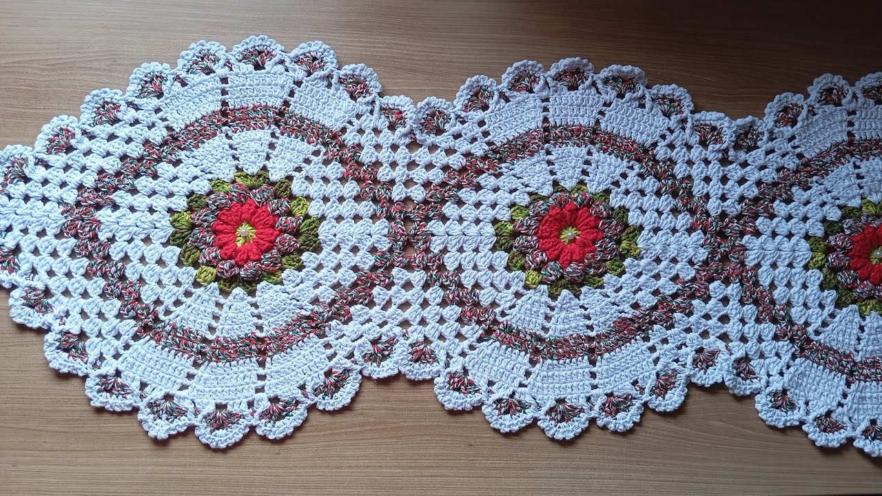 Lindo trilho de mesa, com cores natalina💗