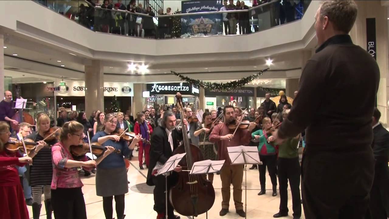 Flashmob &iacute; Kringlunni 7. desember 2012 - Mess&iacute;as / H&auml;ndel