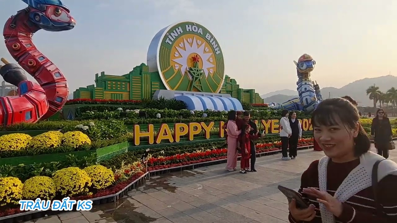 Quảng trường Hoà Bình chiều 29 tết Ất Tỵ 2025