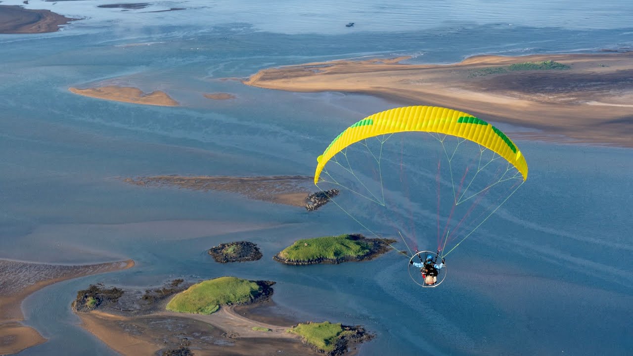 Exploring Iceland's Majestic Landscapes from above: A Paramotoring adventure