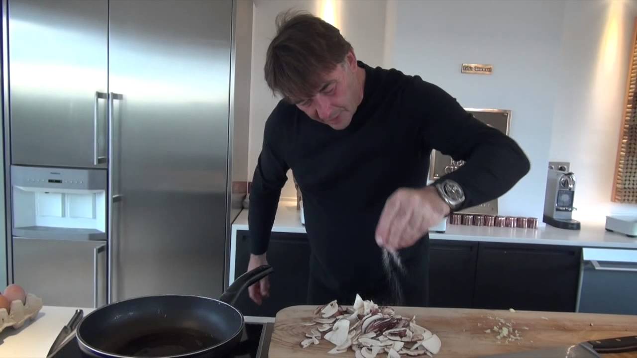 Oeufs cocotte aux cèpes : la recette du chef JPV