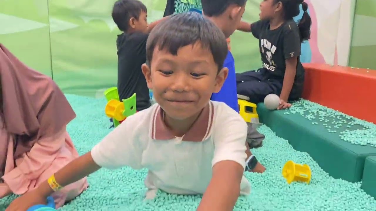 Bermain di Playground BEC Bandung 