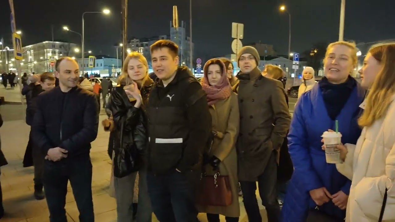 Юрий Антонов - Я вспоминаю - группа Аракс - Летящей походкой - жахнули уличные музыканты в зрителей