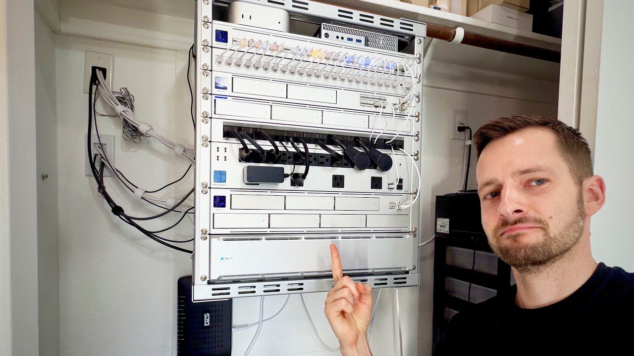 Установка настенной стойки для охлаждения оборудования UniFi...