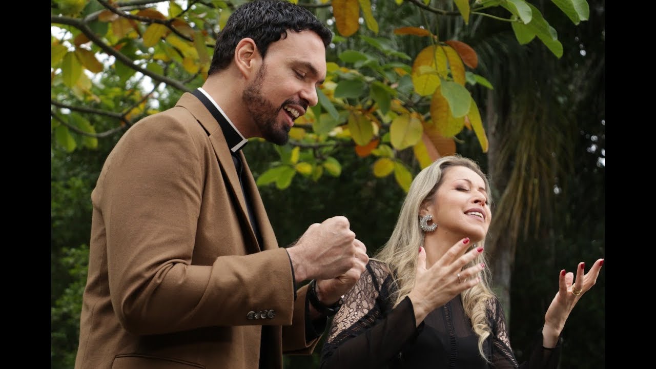 Quando os meus joelhos tocam o chão - Pe Adriano Zandoná part. Adriana Arydes