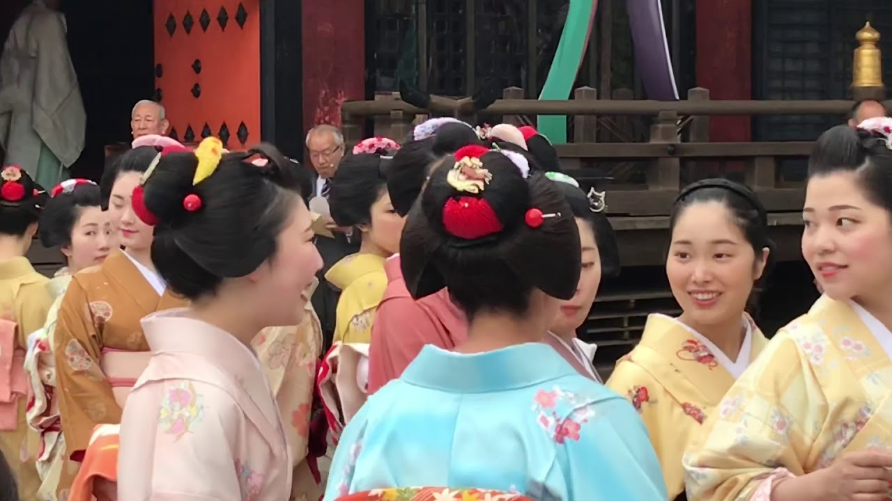祇園 都をどり終了奉告祭の舞妓（Maiko）さんたち【祇園甲部】