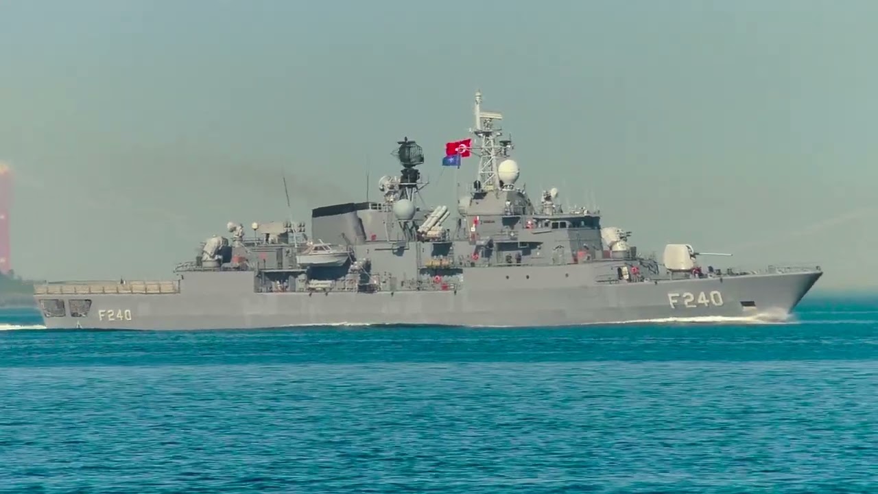 TCG Yavuz (F 240) ve HS Themistoklis (F 465) Çanakkale Boğazı'nda (14.04.2024) #TCGYavuz #türkiye