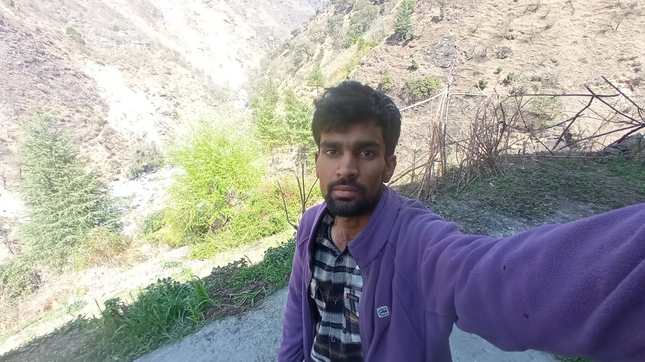 Pyari si dhup hai aaj pahado per