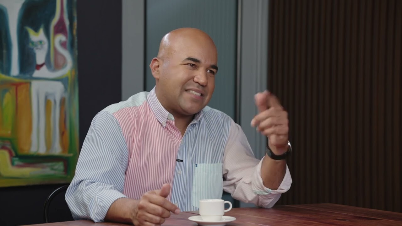 El chef Piñeiro comparte con Rubén Sánchez su historia como emprendedor exitoso en Puerto Rico.