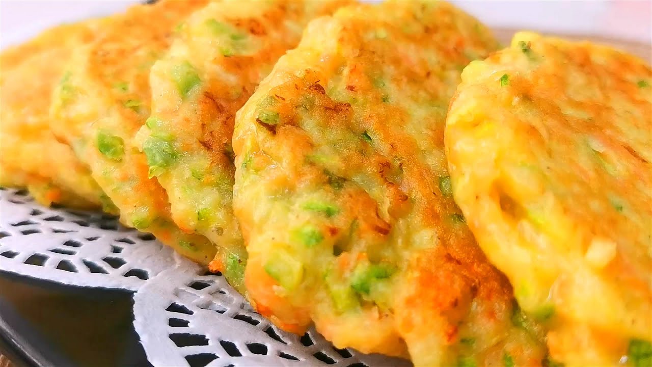 西葫芦饼，口味特殊的蔬菜饼，营养健康的减肥早餐，出锅一张吃一张！