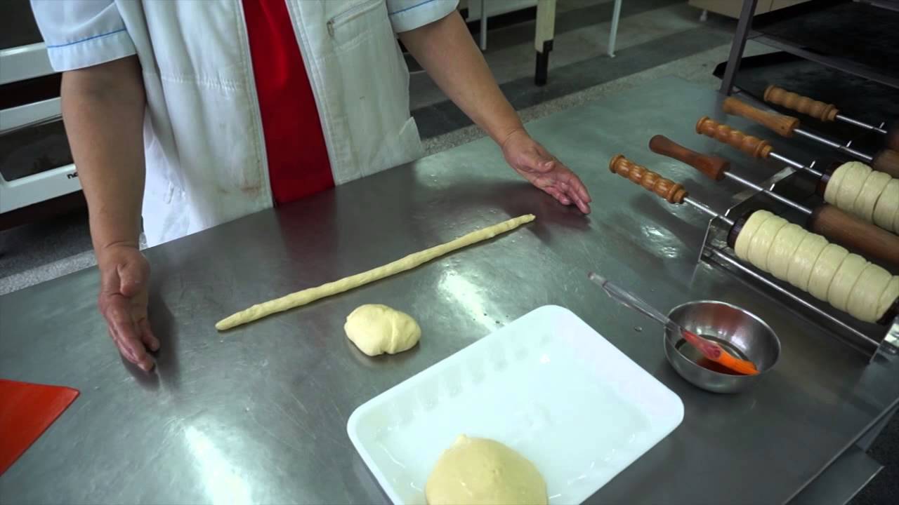 Kurtos Kalacs Making with Chimney Cake Ready Dough