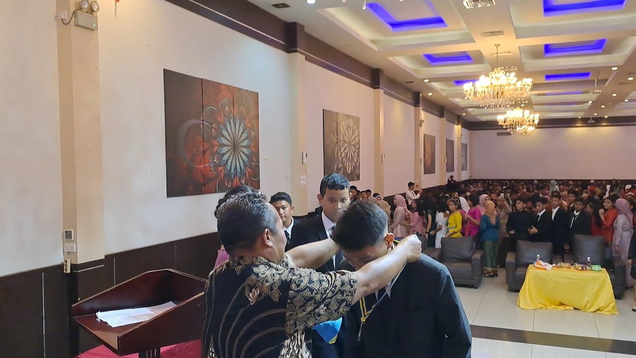 Pengalungan medali, pelepasan siswa siswi SMPN 16 angkatan 18 T.A 2022-2023