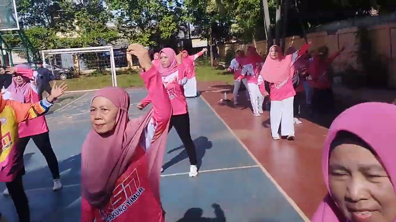 Senam.Zumba Coach Zin Pandan Wangi Minggu 28 Des 2025 Lap Spk Bola Dispora Cakung Timur 