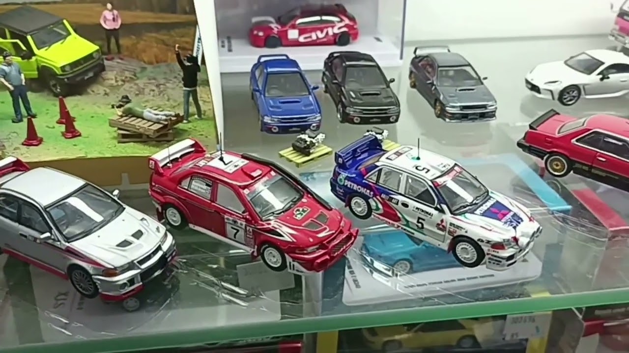 Diecast peg hunting at AmCorp mall.  A lot of nice dioramas