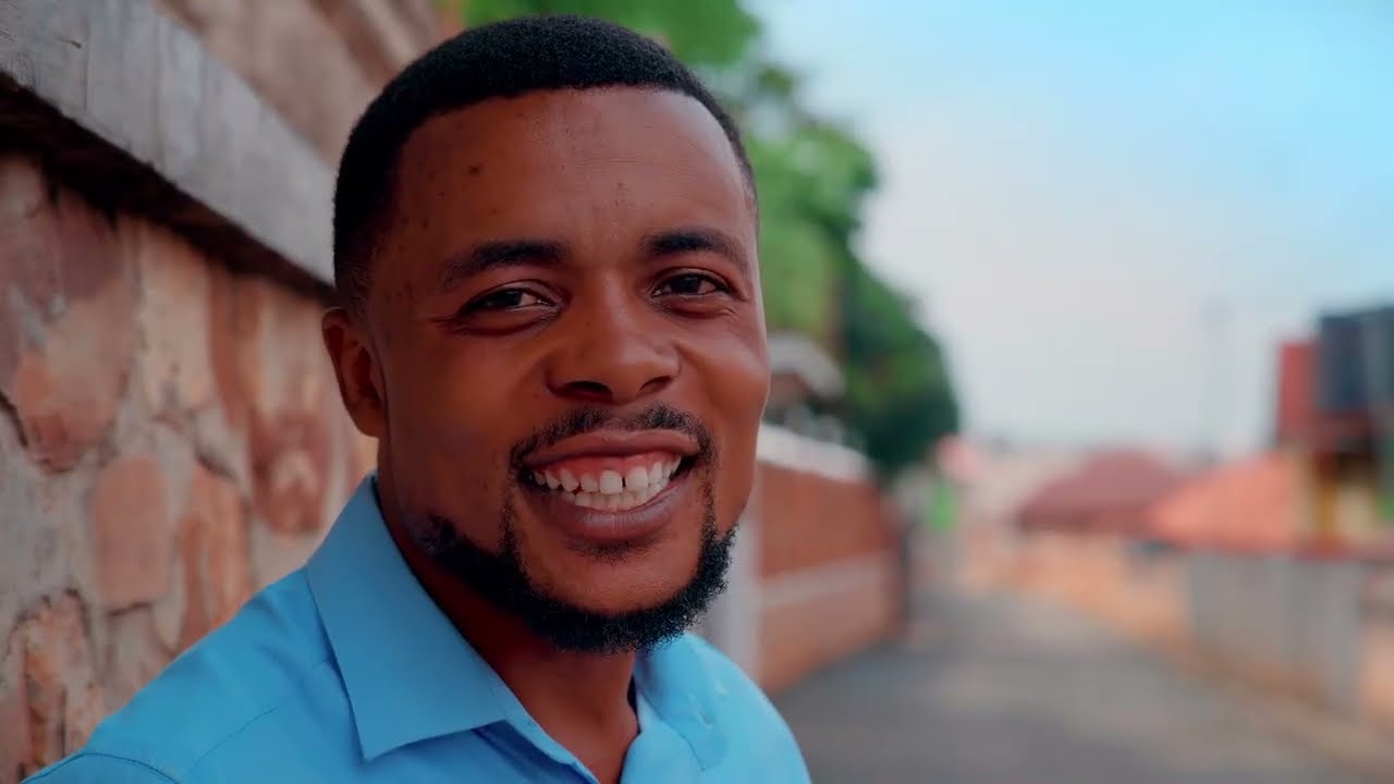 HAKUNA MUNGU MWENGINE BY MOISE RAFIKI GUITAR [officiel,video]