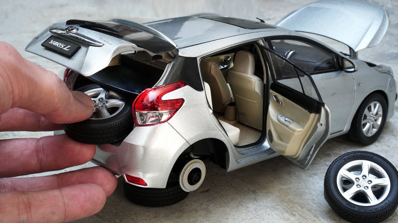 Realistic Toyota Yaris/Vitz/Vios L Miniature 1:18 Scale Diecast Model Car
