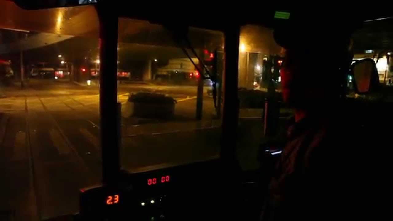 電車駛入屈地街電車廠