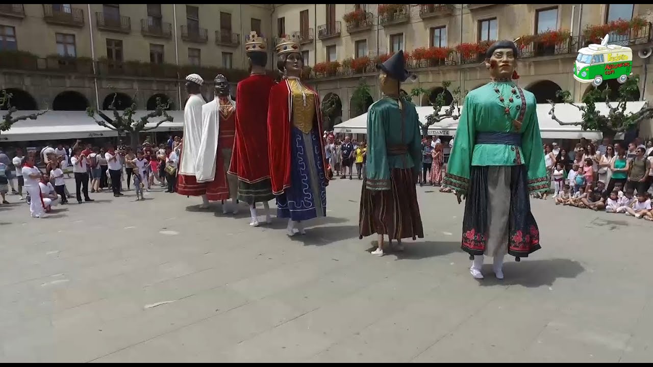 Especial Festaro Berezia: Gigantada Tafalla Nafarroa Oinez -en Erraldoi Topaketa Tafallan