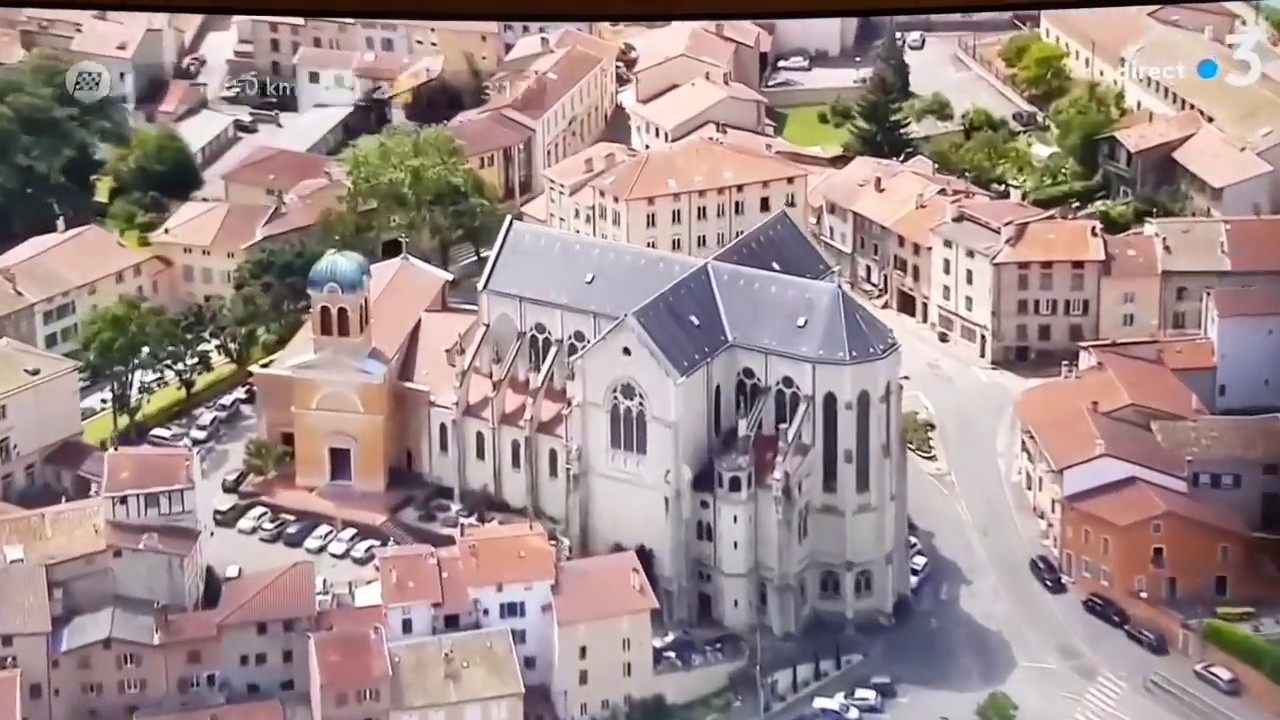 TARARE 69170 RHÔNE FRANCE  . Filmé  par la télévision ( Tour de France cyclisme . le 13/07/2019 )