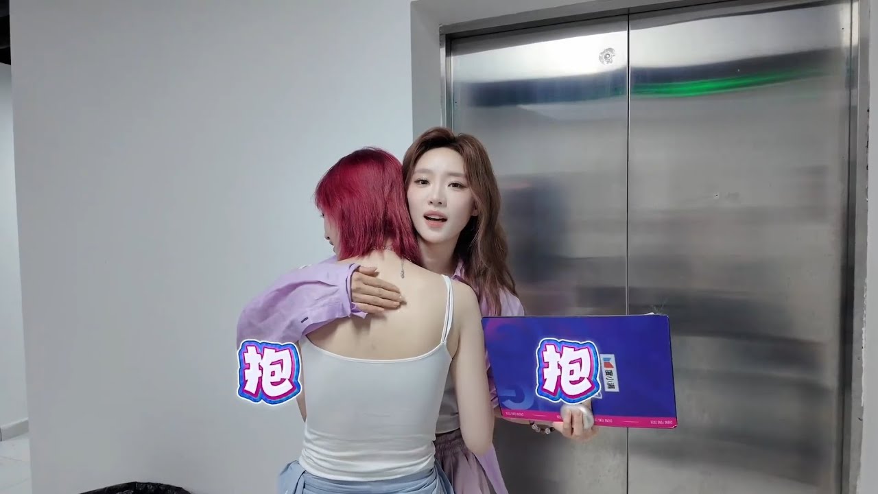 [張月 Yue Zhang] 260527工作室微博更新 | &ldquo;好朋狗&rdquo;见面过程：🏃&zwj;♀️追逐开始，拥抱结束🫂