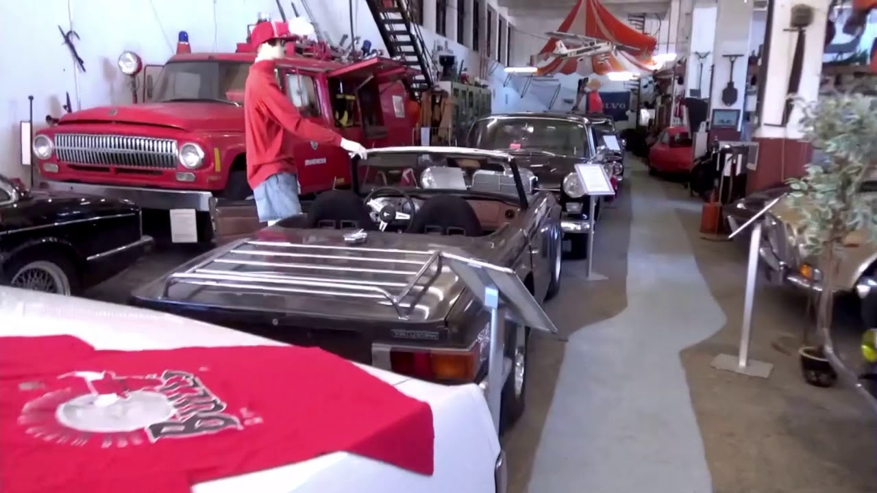 Automobilmuseum i Næstved . Danmarks største privat samling. Meget andet end biler. Historisk museum