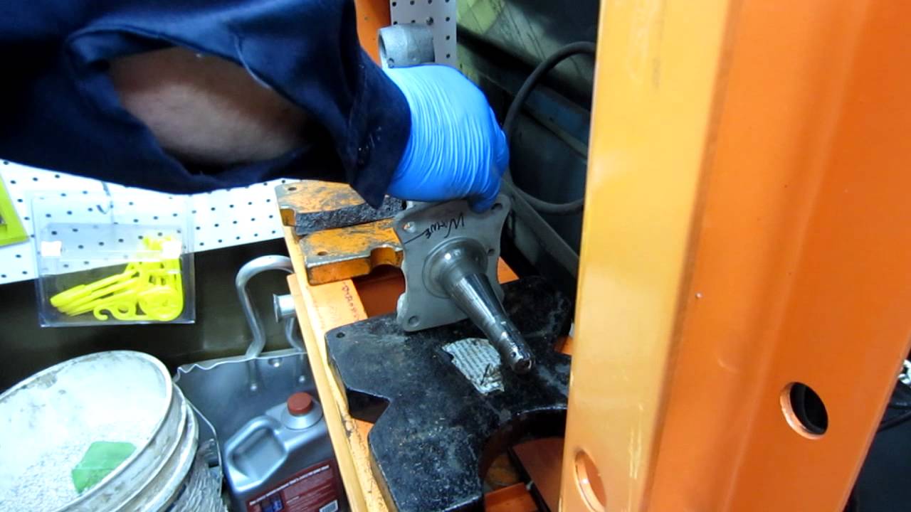 Datsun Truck Kingpin Rebuild - Part 27