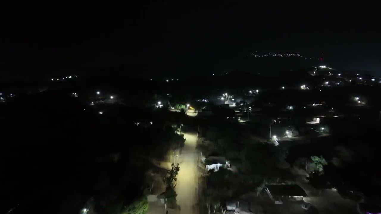Refuerzan alumbrado público en Pinotepa Nacional