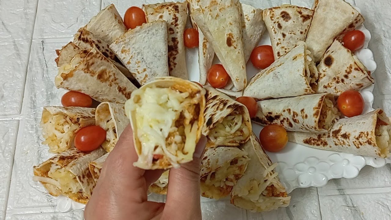 كورني مالح بخبز طاكوس بحشوة معلكة ولذيذة👌🔥  وسهلة وسريعة  في التحضير 👍💯