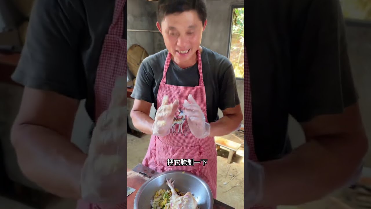 二哥老妈茶园抓鸡，做荷叶蒸鸡，香喷喷的荷叶鸡，一扫而光。#我的乡村生活 #纪录美好生活 #荷叶鸡 #荷叶叫花鸡