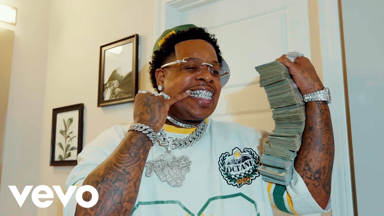 Finesse2tymes ft. BigWalkDog & Moneybagg Yo - Big Checks [Music Video]