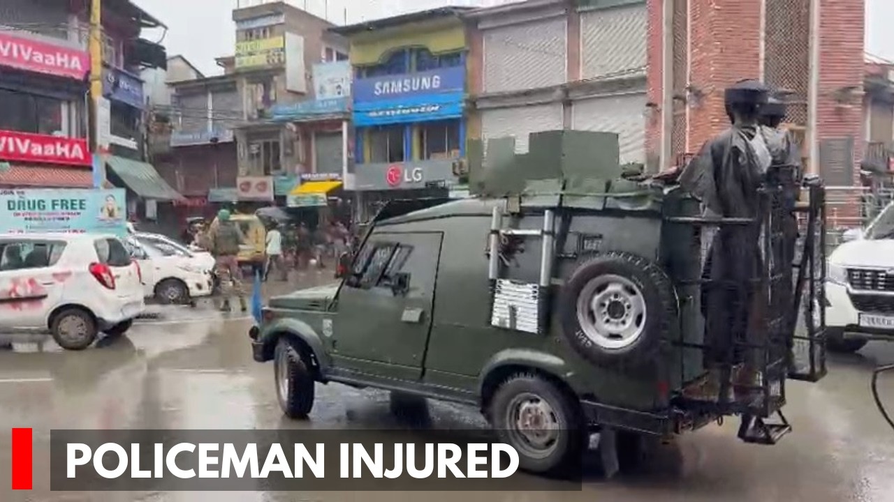 Anantnag: Suspected terrorists attack police party, policeman injured