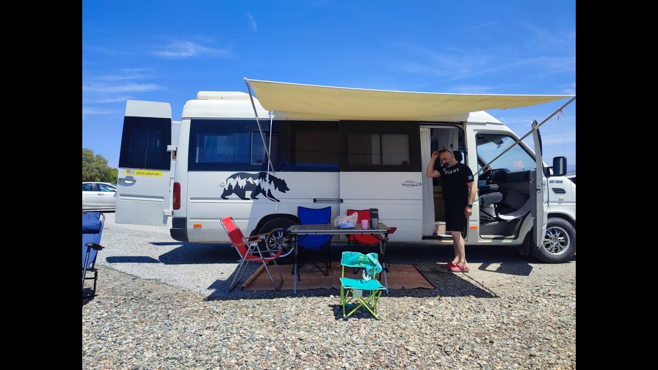 Seferihisar AKARCA'da Çocuklarla güzel bir Karavan kampı.