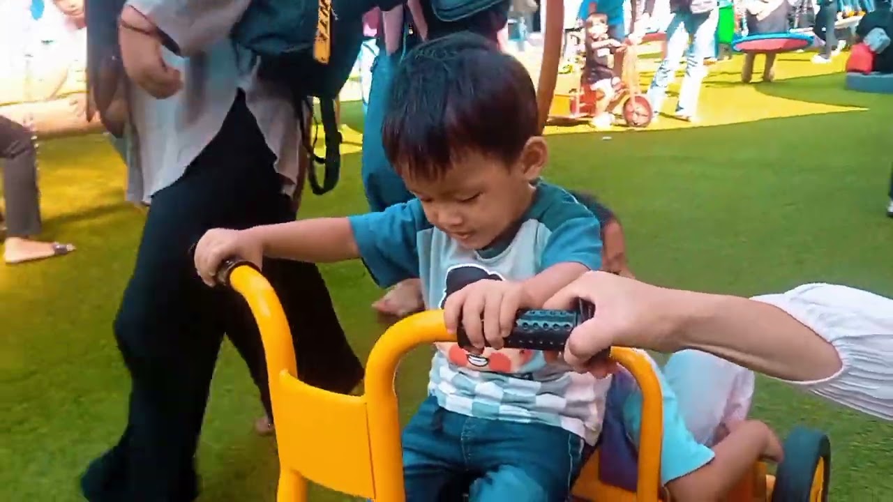 Bermain di Nice Playland Kudus