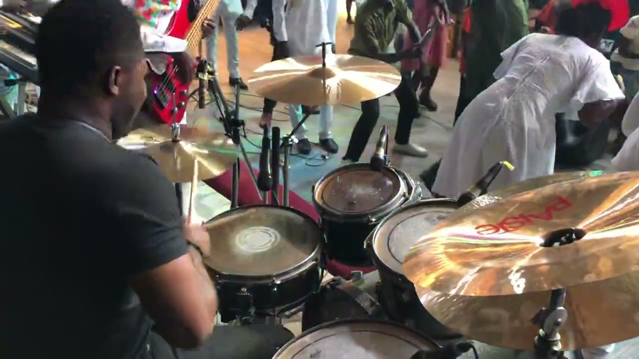 CHECK OUT THIS AWESOME MINISTRATION OF SHABA SEGUN LAUNCHING HIS NEW CYMBALS DURING PRAISE SESSION