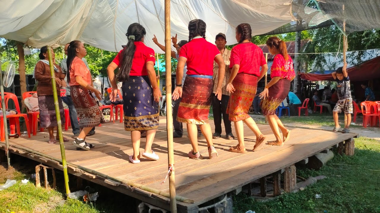 สาวแหล่บ้านนาvsสาวรำวงดงดอกไม้ กำลังมาแรง / ສາວແຫຼ່ບ້ານນາvsສາວລຳວົງດົງດອກໄມ້