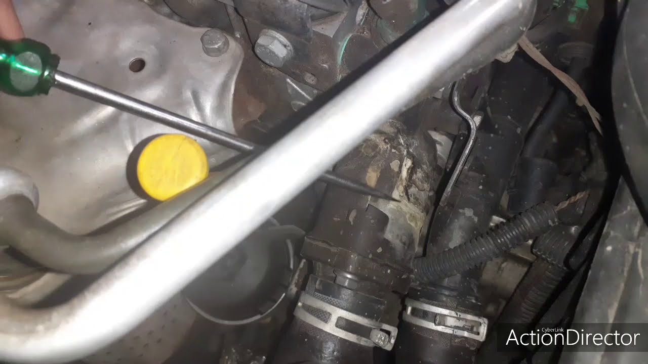 Troca da carcaça da válvula termostática do motor 1.4 do Peugeot 206