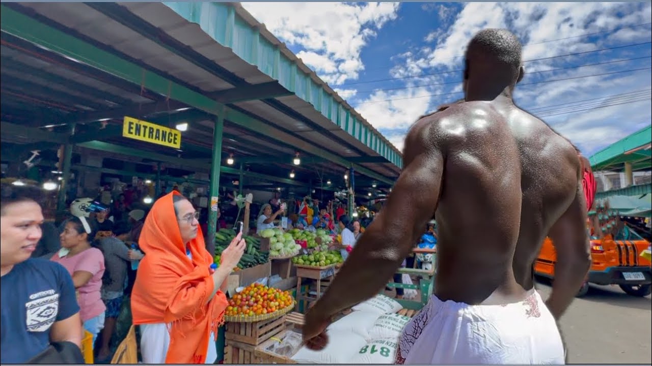 Bodybuilder in Philippines public reaction