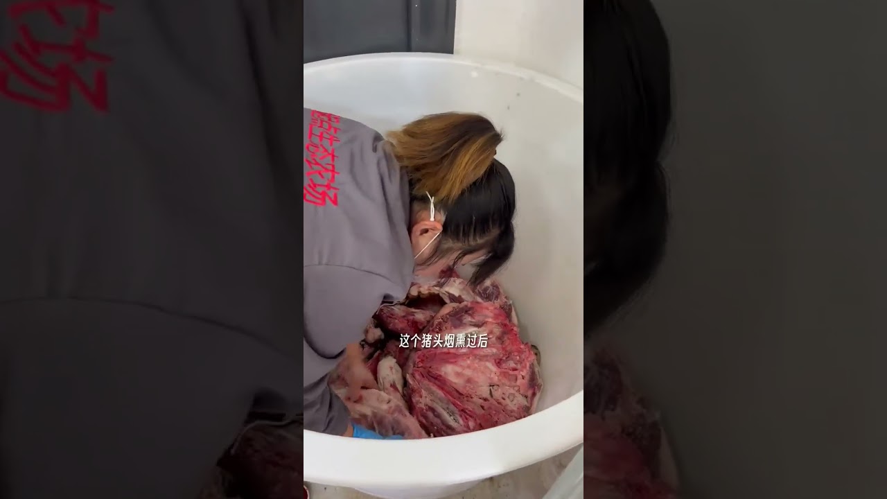 这段时间做了腊肉香肠腊猪脚腊猪肉腊排还有酱肉 返乡创业新农人大山里的原生态农场日记晒出你的家乡特产