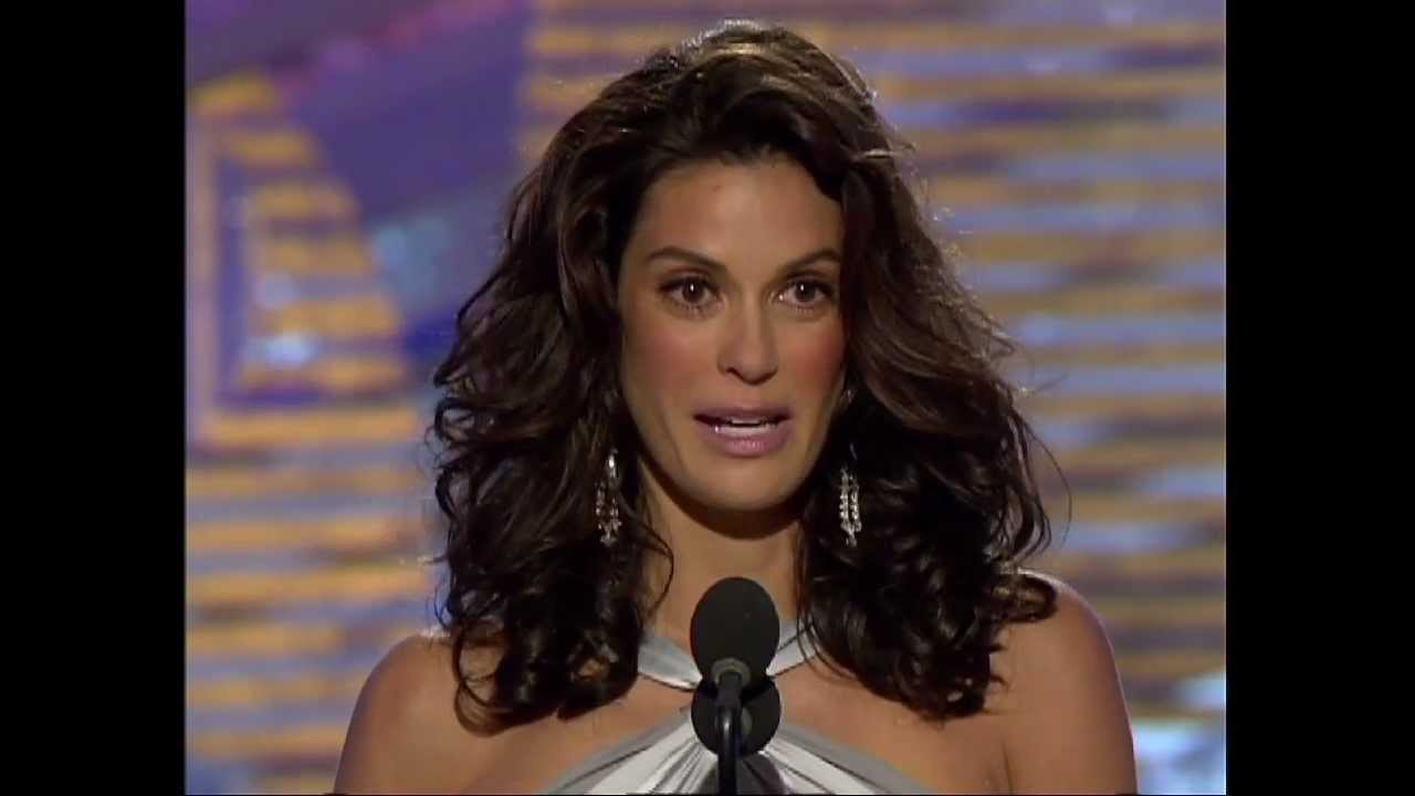 Teri Hatcher Wins Best Actress TV Series Musical or Comedy - Golden Globes 2005