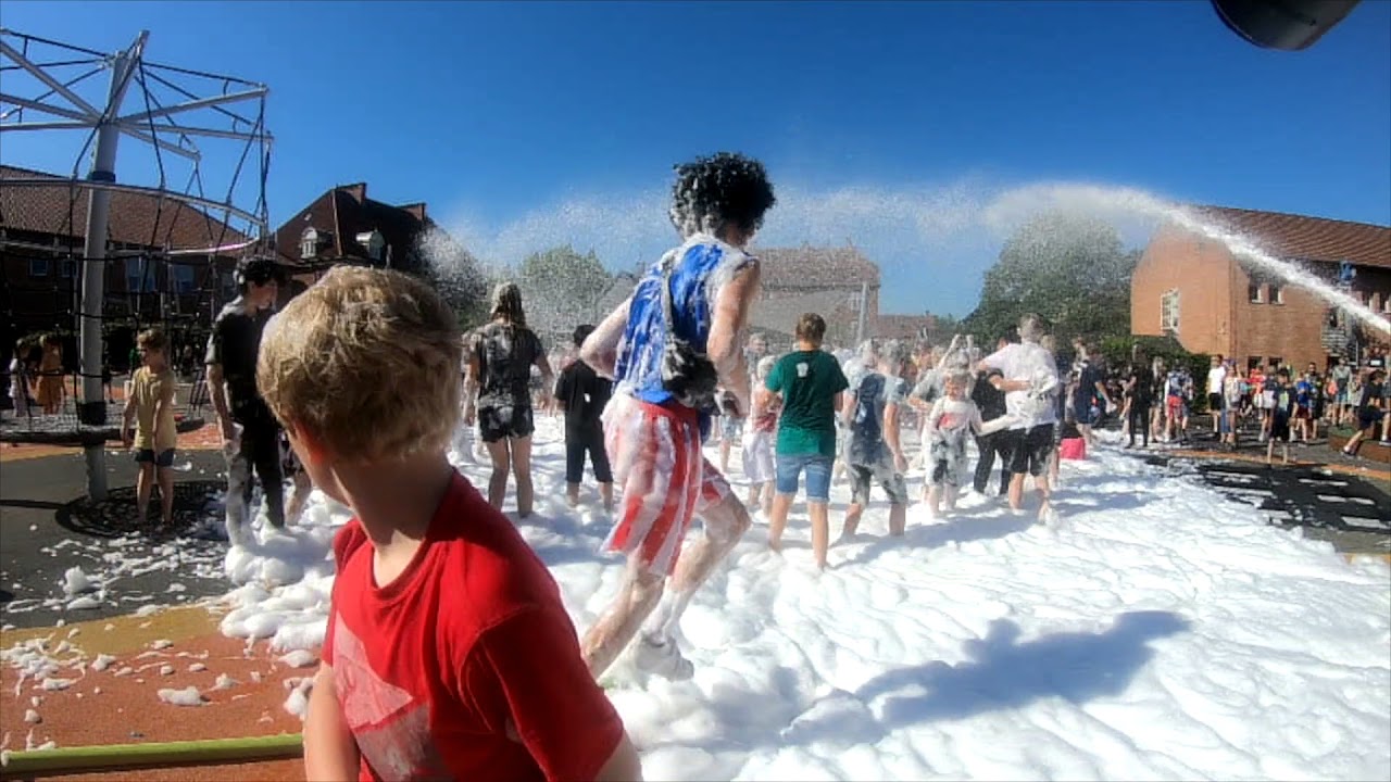 Skum sjov sidste skoledag på Absalons Skole maj 2018